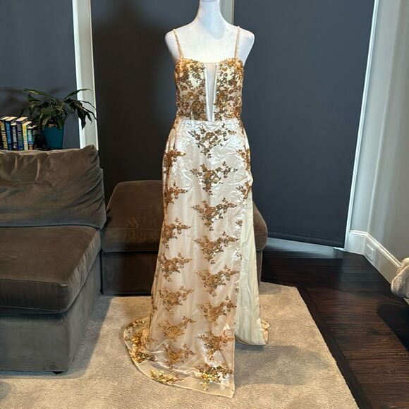Women’s Gold Mermaid Fit Prom Party Dress Sparkly Sequins Lace Up Back Size 8 - Picture 1 of 12